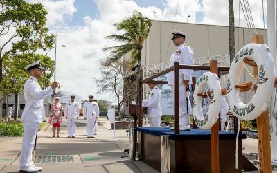 HMAS Cairns farewells HMA Ships Paluma and Mermaid